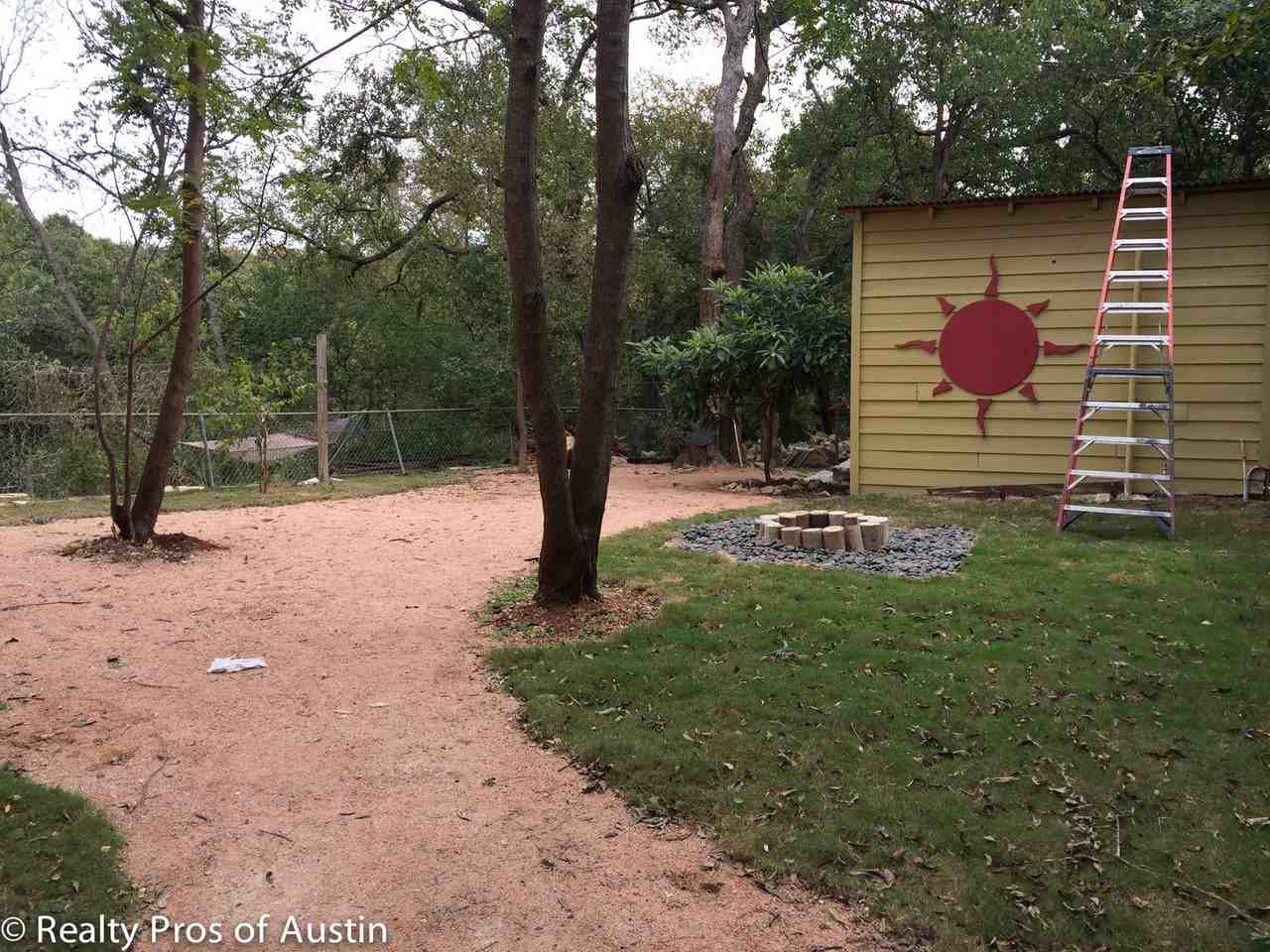 705 Upson St - Photo 2 of 11