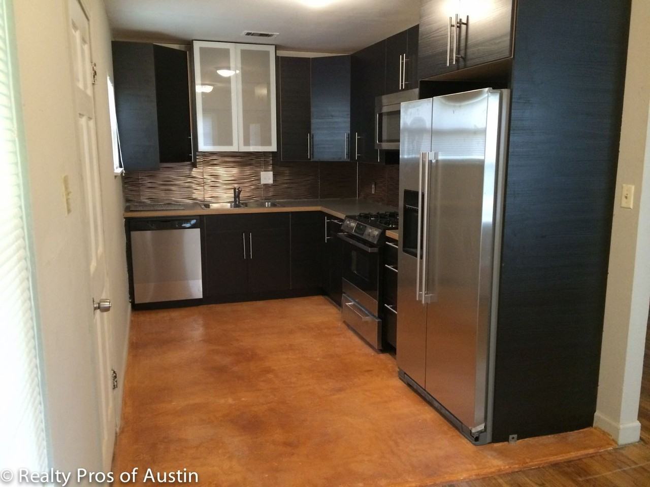 705 Upson St - Photo 3 of 11
