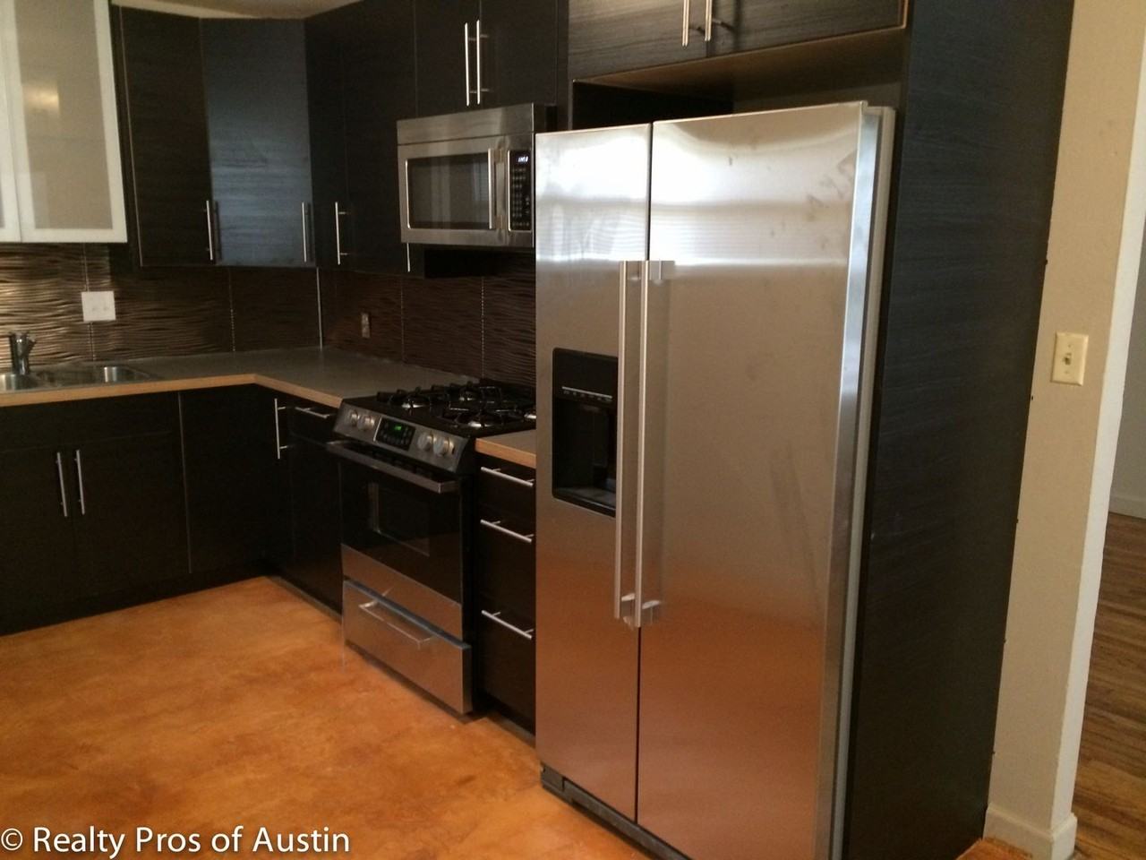 705 Upson St - Photo 4 of 11