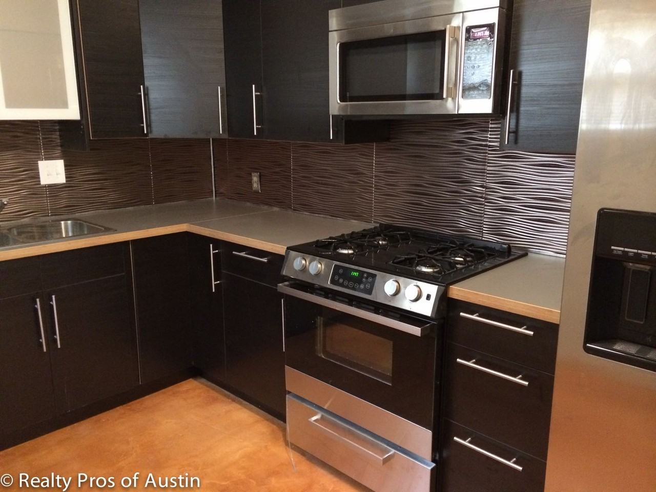 705 Upson St - Photo 5 of 11