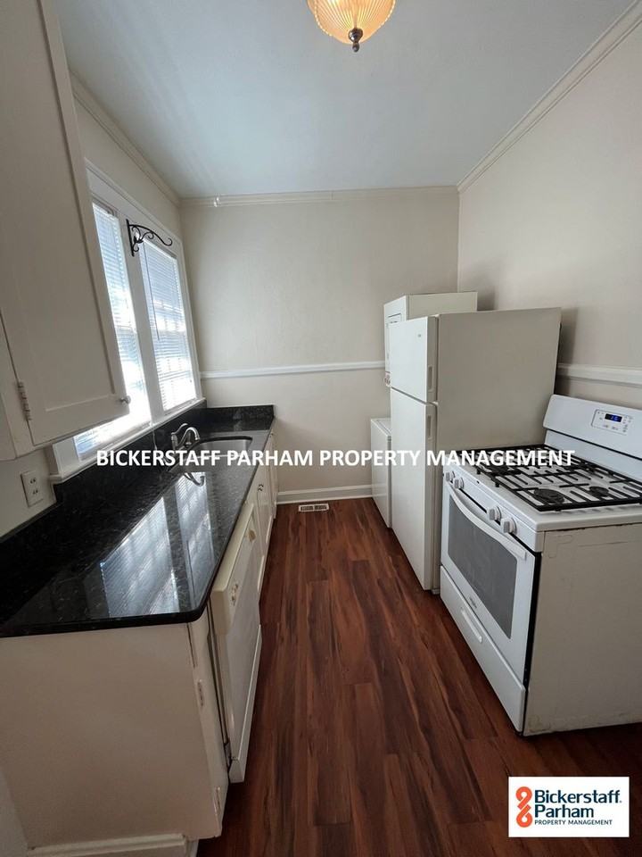923 Cooper Ave - Photo 3 of 12