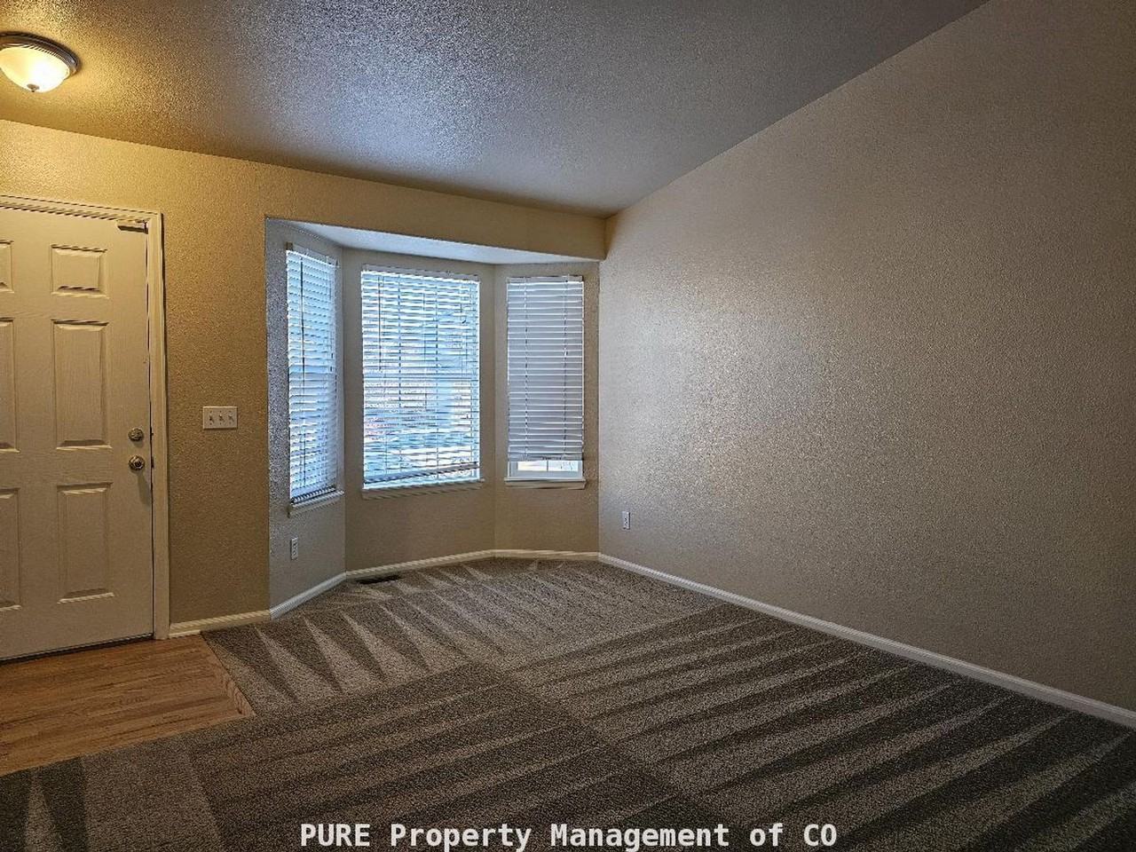 9394 Cove Creek Dr - Photo 2 of 28