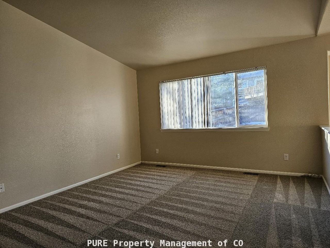 9394 Cove Creek Dr - Photo 5 of 28