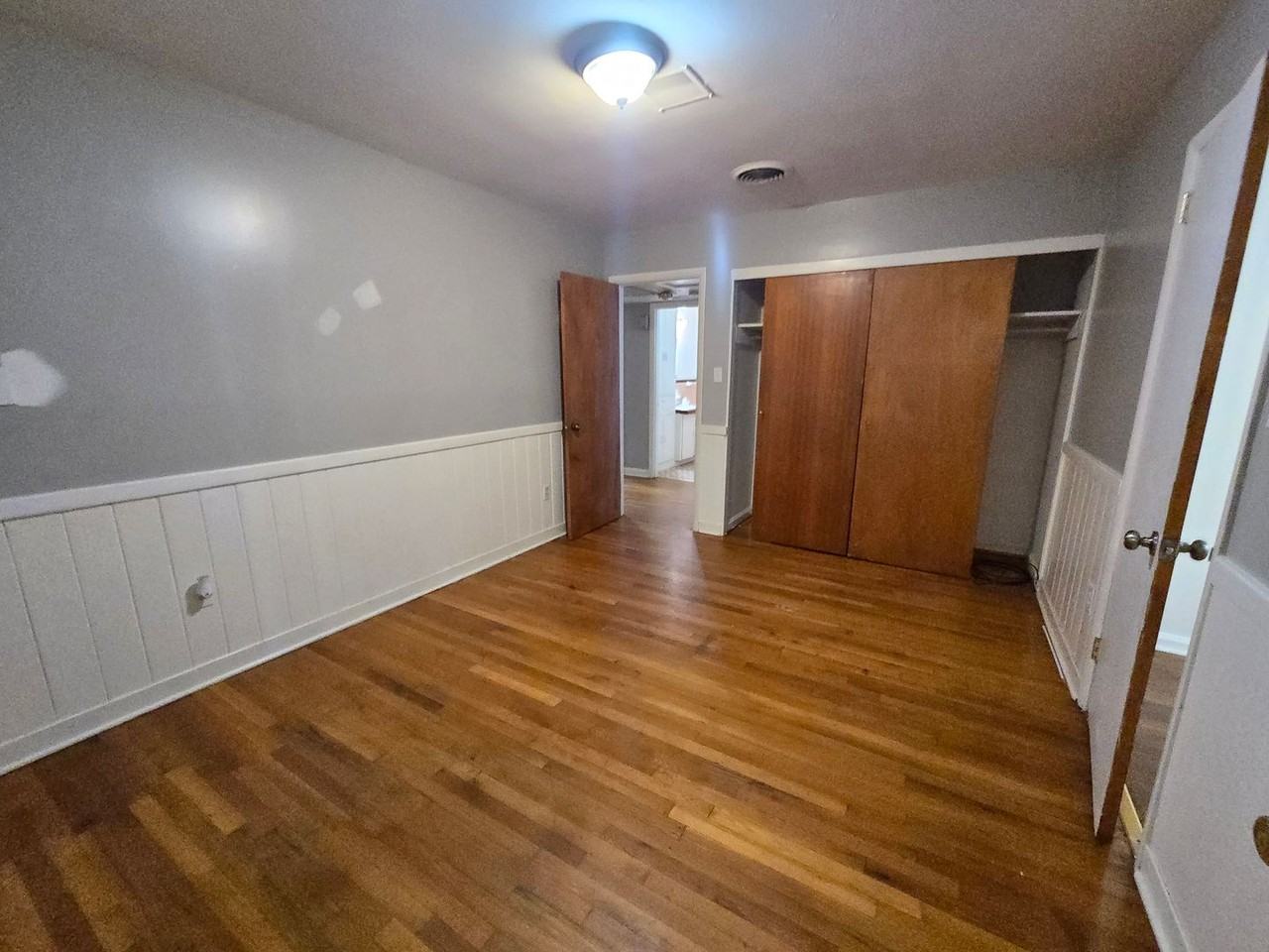 111 Easthaven Rd - Photo 7 of 32