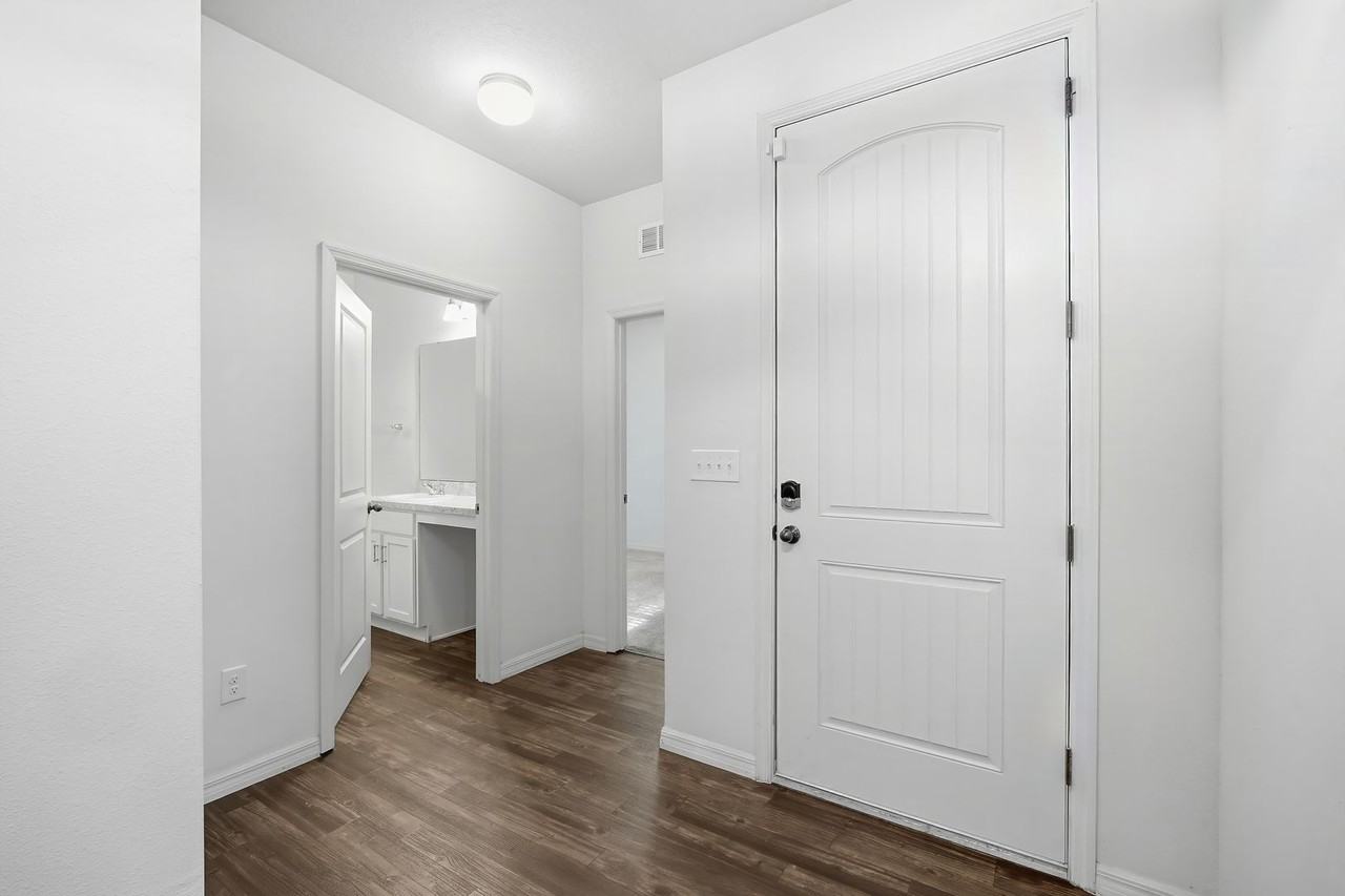 9108 Freedom Hill Dr - Photo 4 of 32