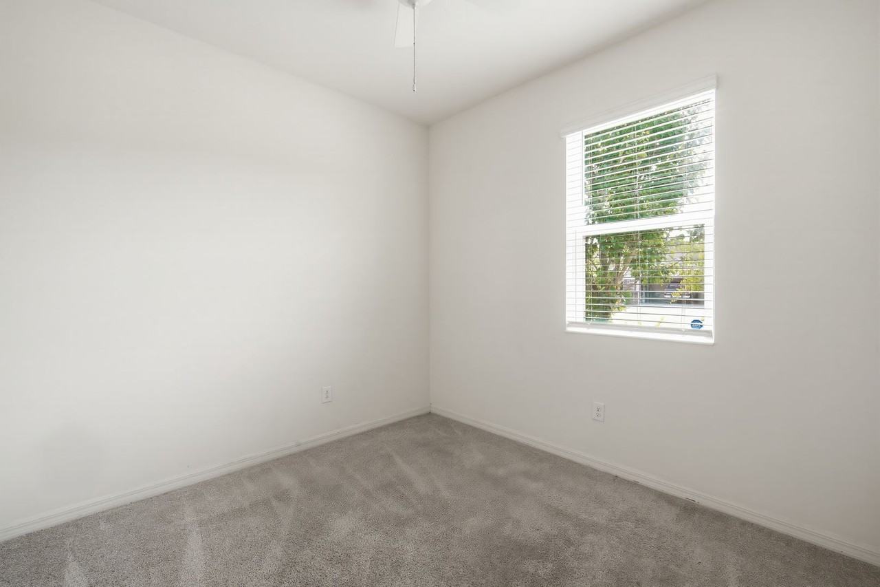 9108 Freedom Hill Dr - Photo 6 of 32
