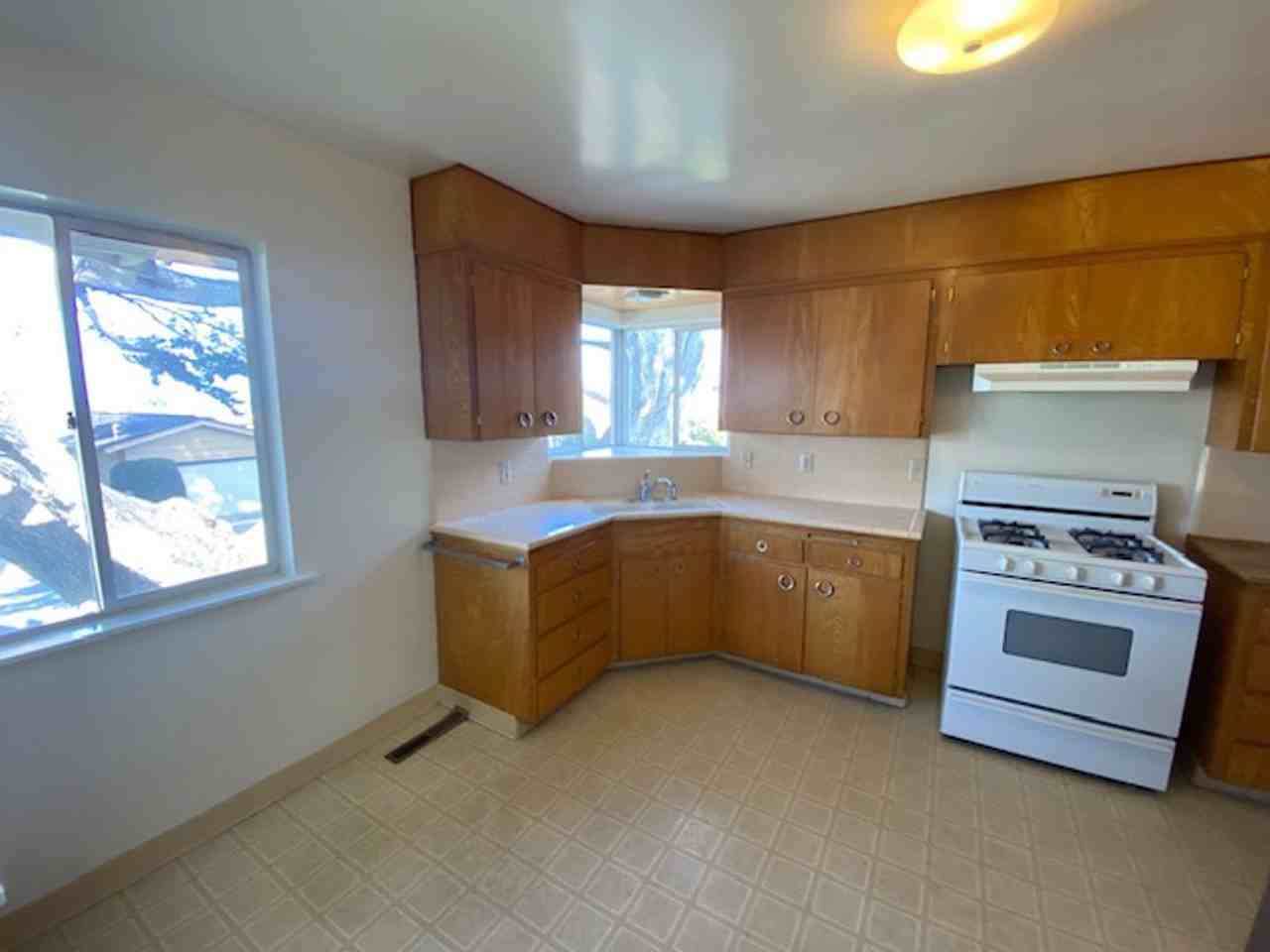 1051 Shell Ave - Photo 6 of 35