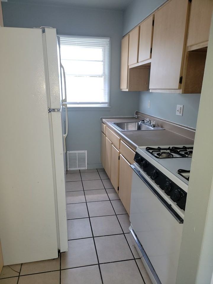 4505 E Linwood Blvd - Photo 2 of 5