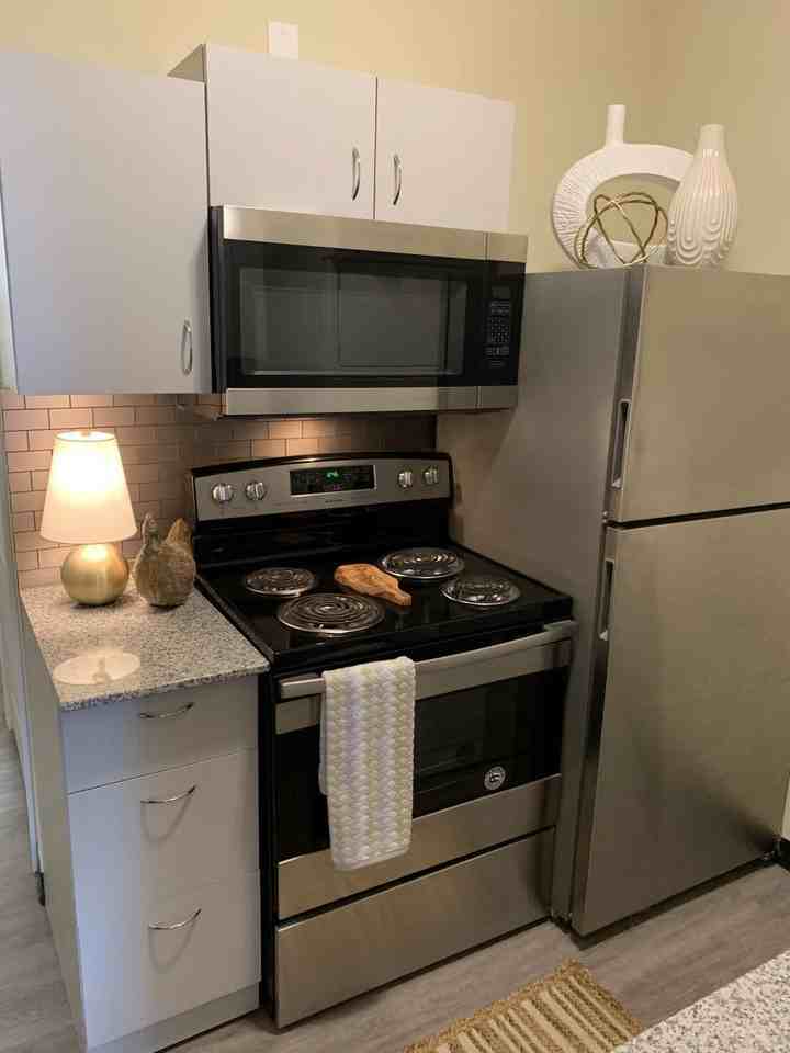 FOUNTAIN HILL APARTMENTS - Photo 6 of 7