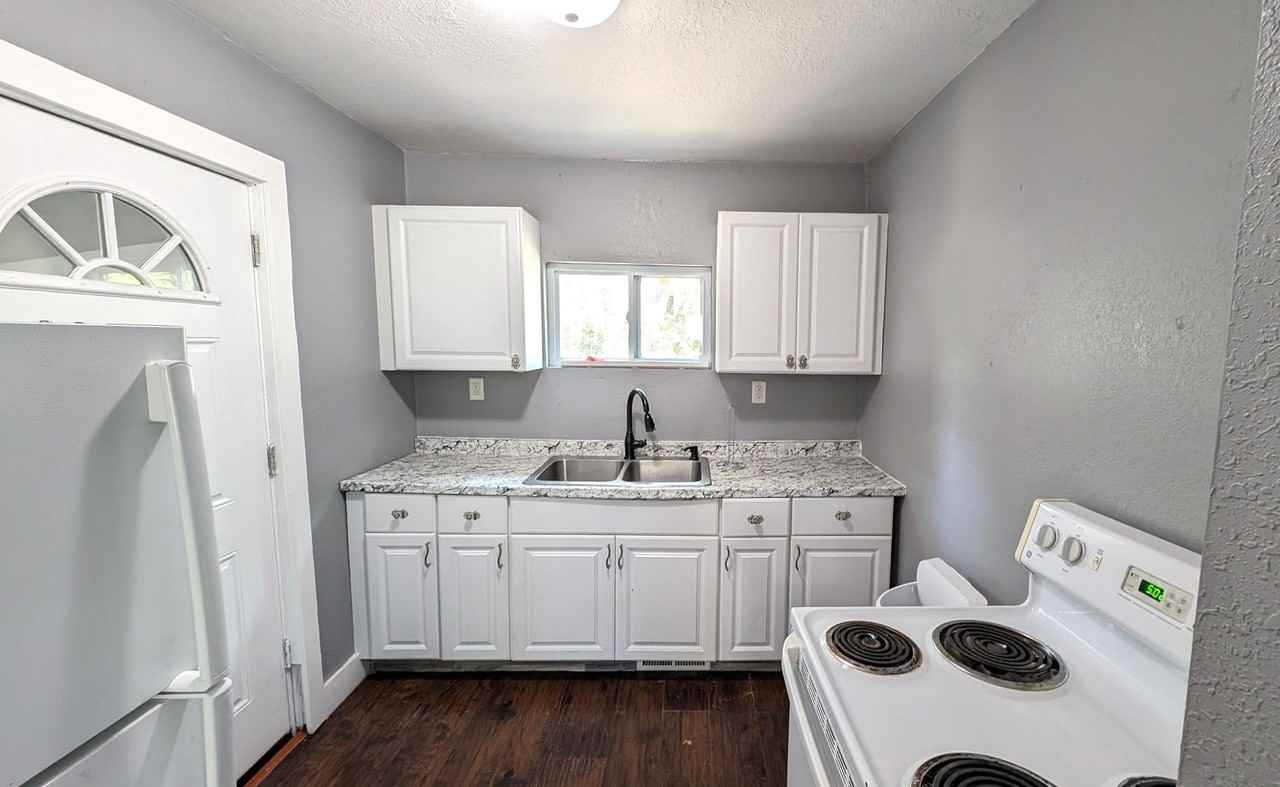 3300 Glendale St - Photo 2 of 9