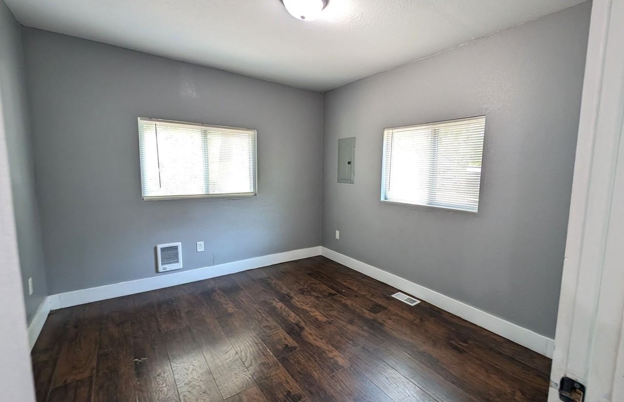 3300 Glendale St - Photo 6 of 9