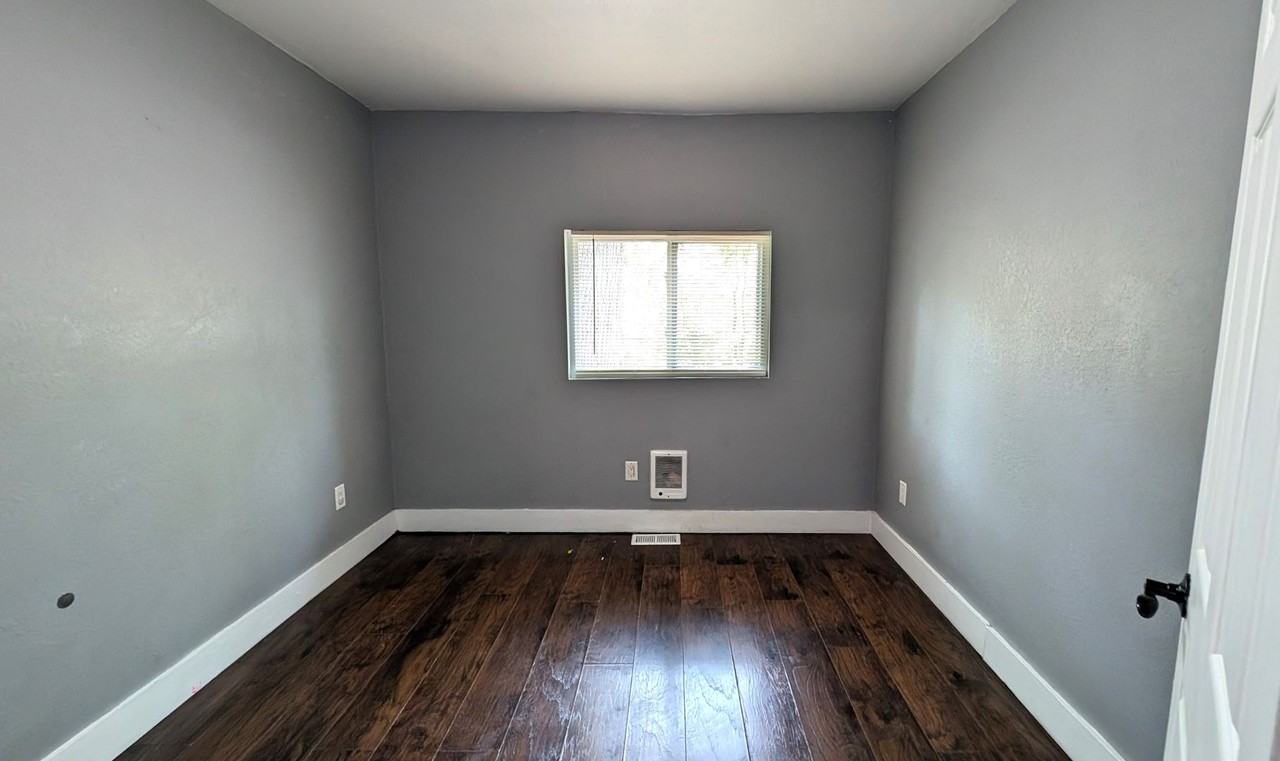 3300 Glendale St - Photo 7 of 9