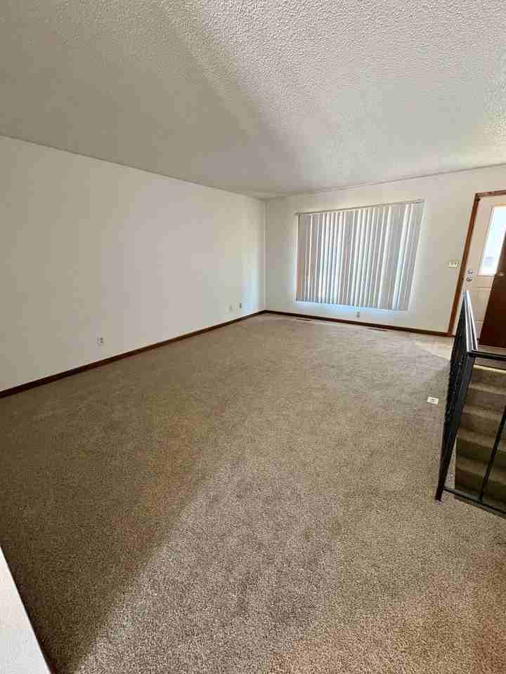 340 Olympic Dr - Photo 4 of 13