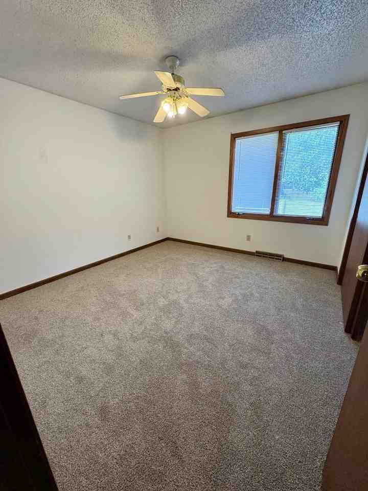 340 Olympic Dr - Photo 6 of 13