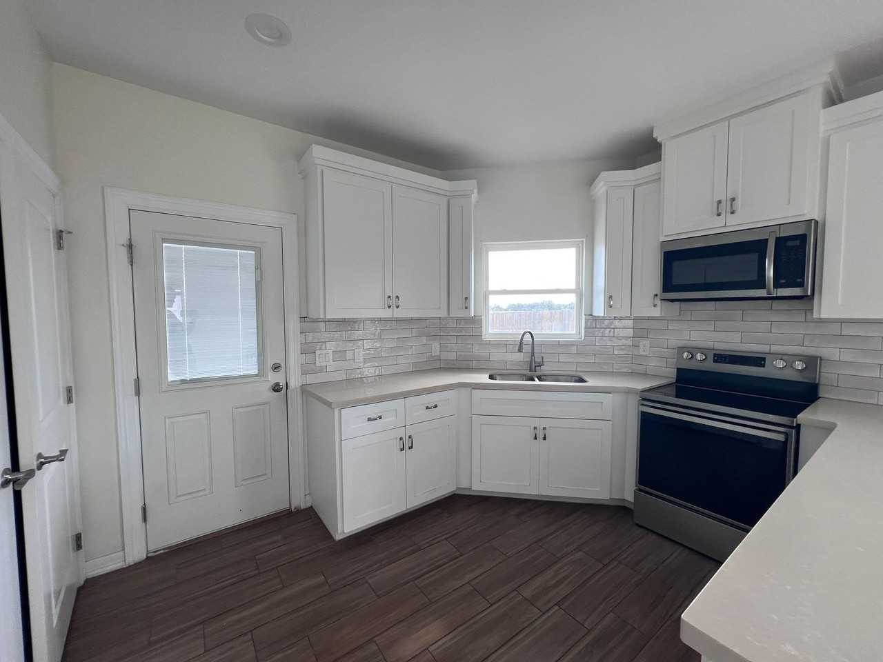1025 N Clarence Ave #A - Photo 5 of 16
