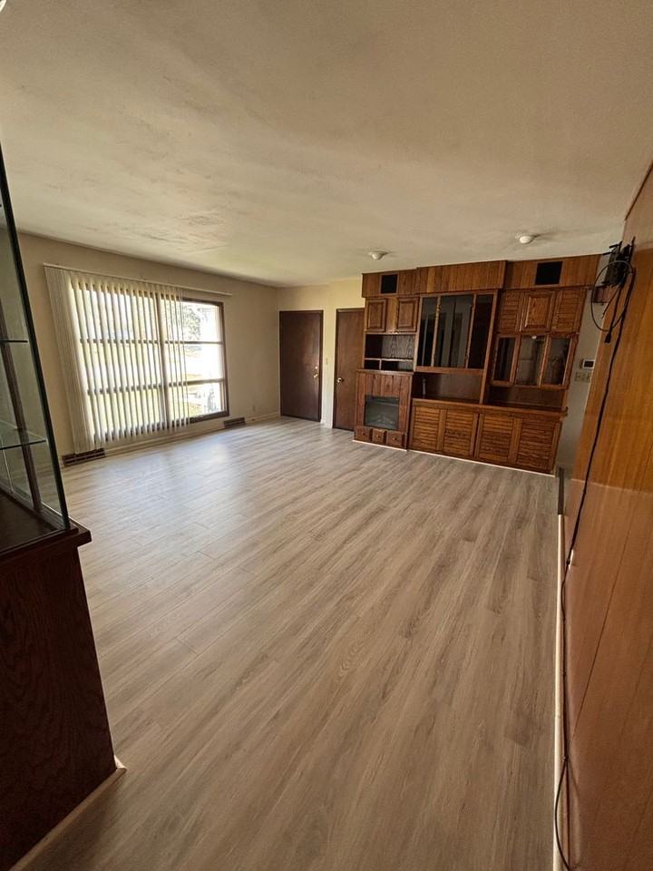 2543 Edgemont Ave - Photo 4 of 23