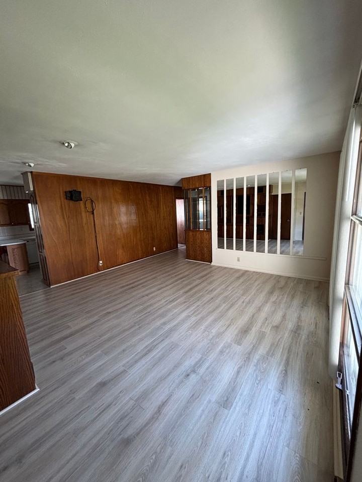 2543 Edgemont Ave - Photo 5 of 23