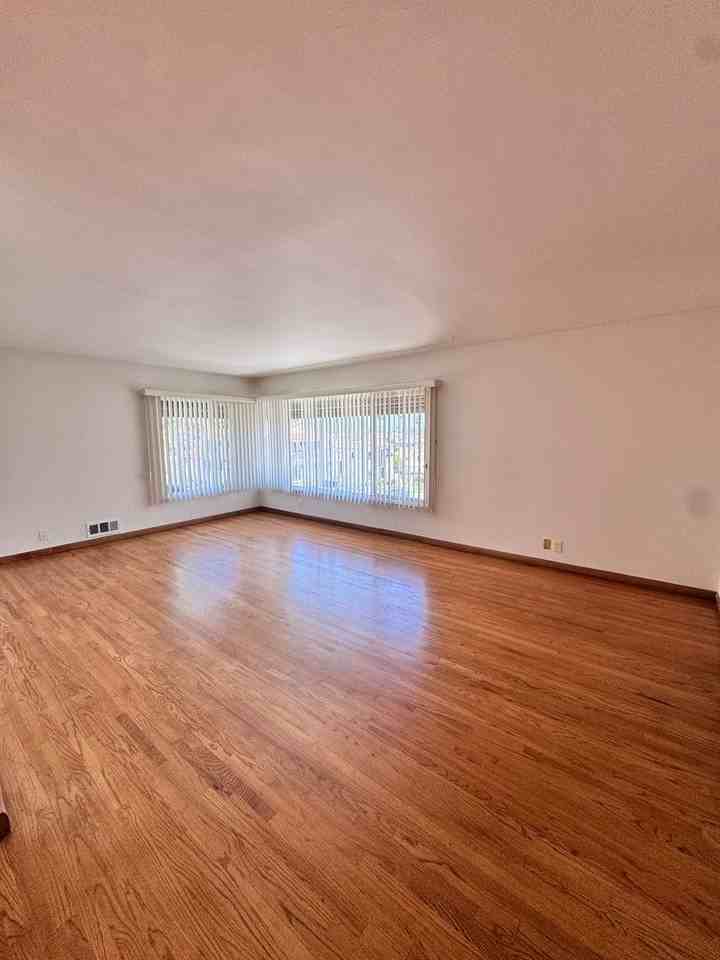 4531 E Shaw St - Photo 3 of 24