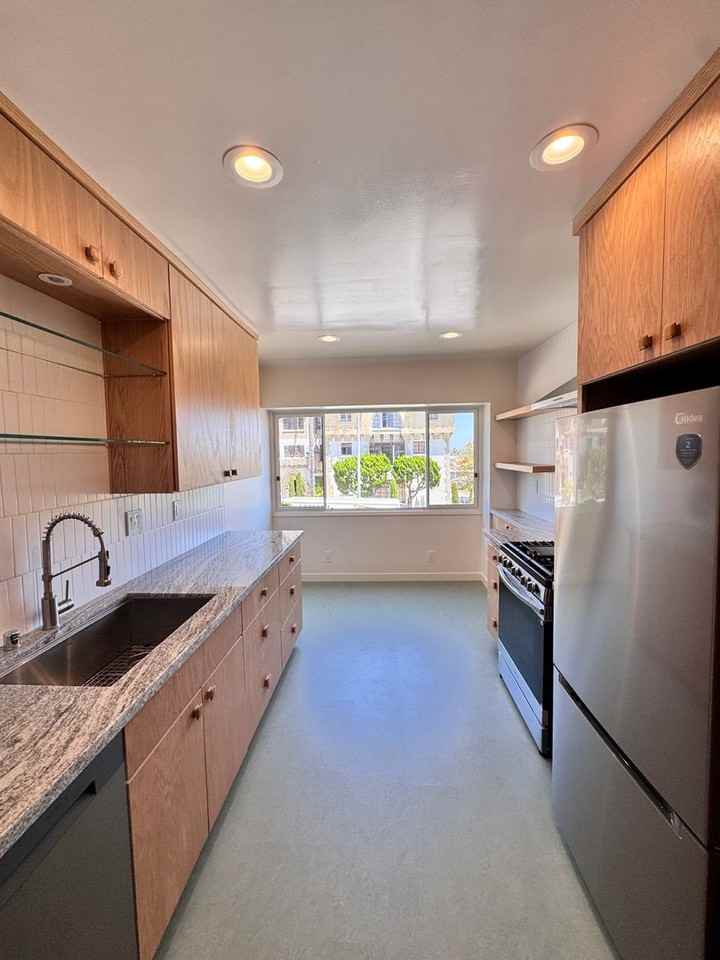 4531 E Shaw St - Photo 5 of 24