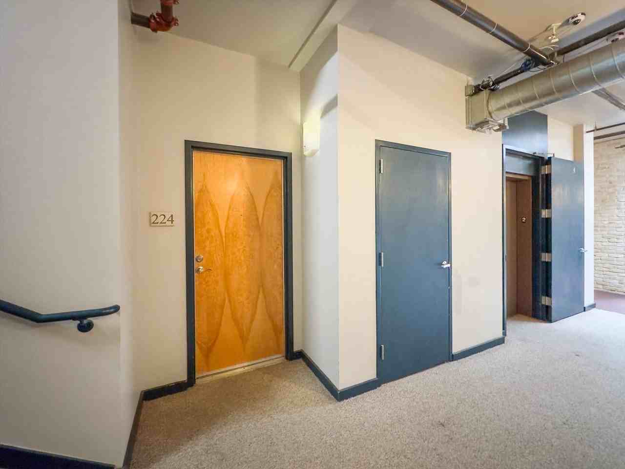 411 Brazos St - Photo 4 of 29