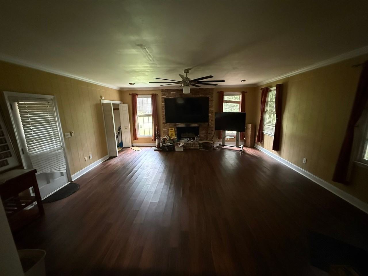 234 S Bull St - Photo 2 of 16