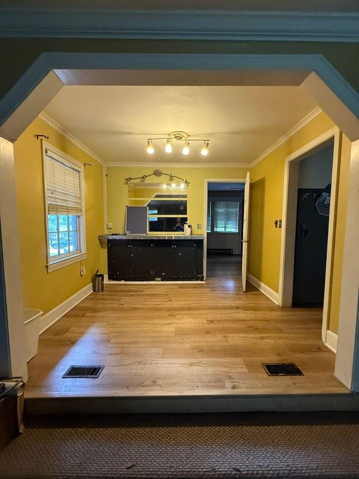 234 S Bull St - Photo 3 of 16