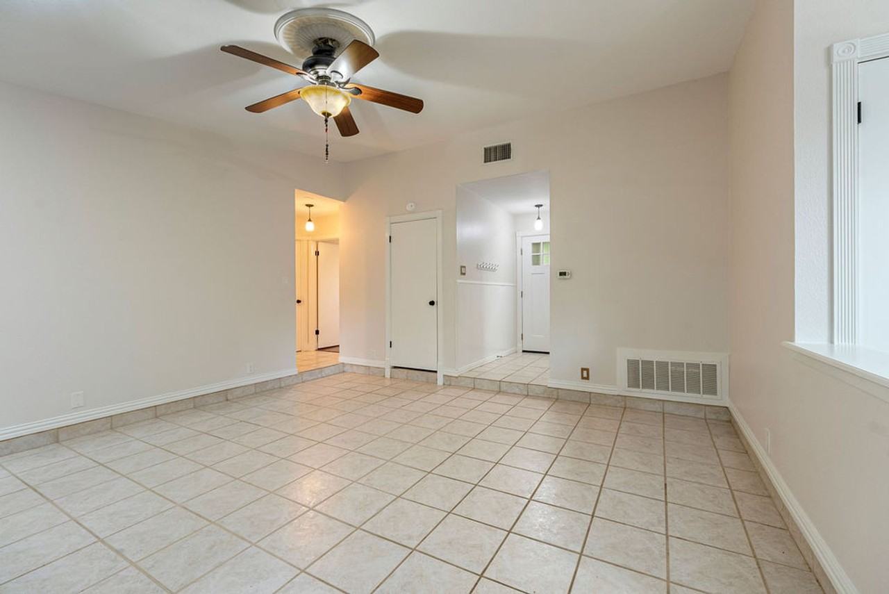 920 Acorn Oaks Dr - Photo 3 of 16