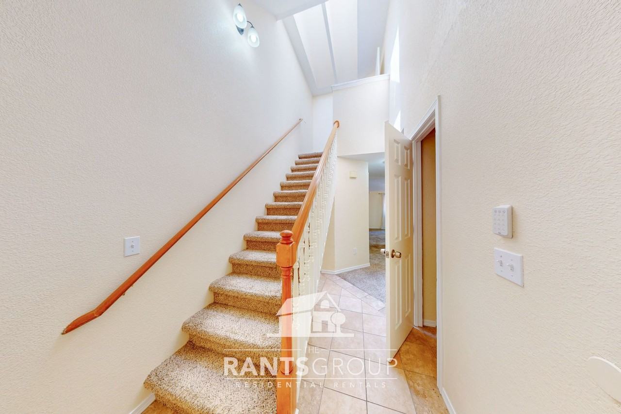 220 Israel Rd Sw - Photo 4 of 22