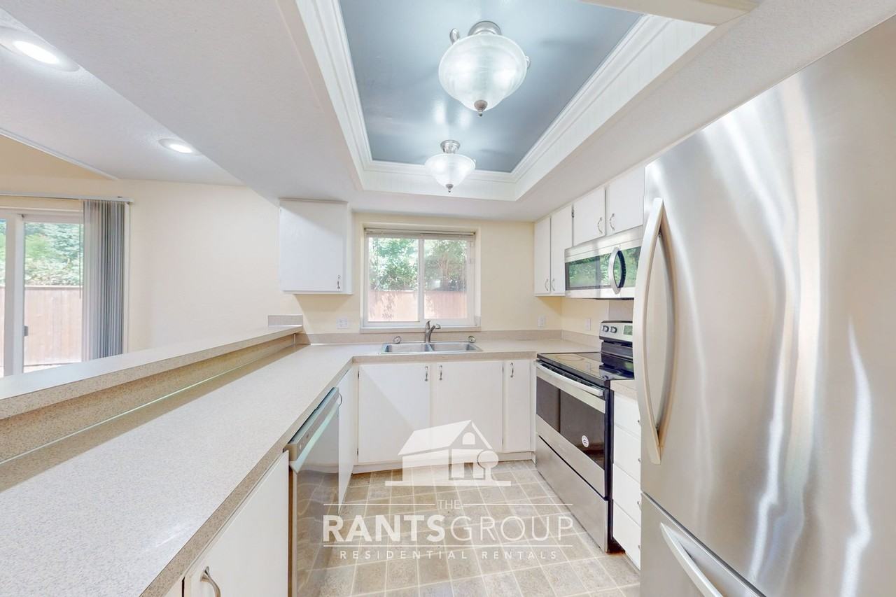 220 Israel Rd Sw - Photo 6 of 22
