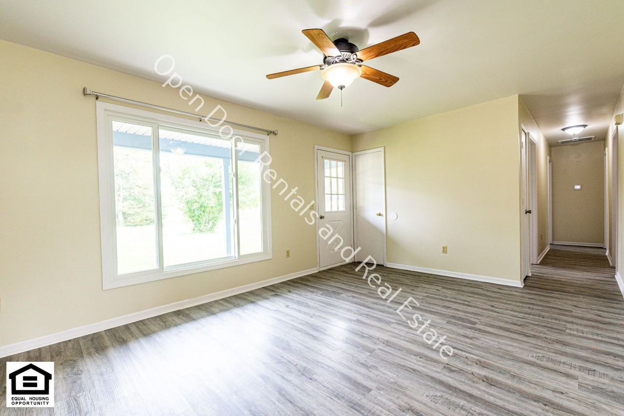 1506 Dowling St - Photo 5 of 24