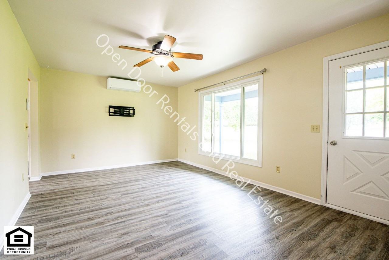 1506 Dowling St - Photo 4 of 24