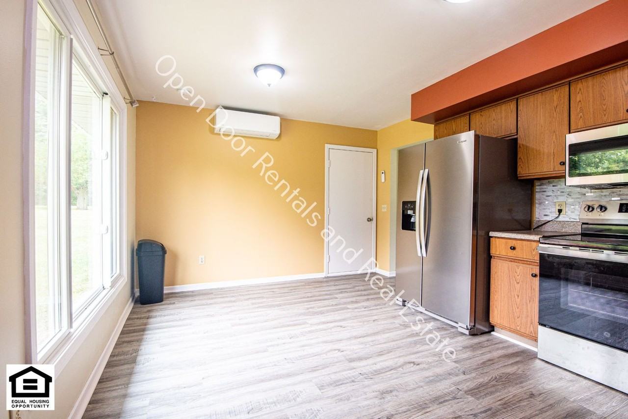 1506 Dowling St - Photo 7 of 24