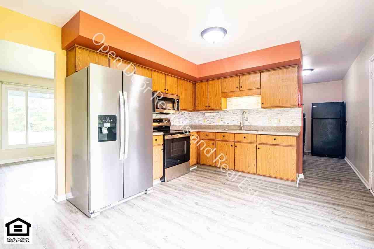 1506 Dowling St - Photo 6 of 24