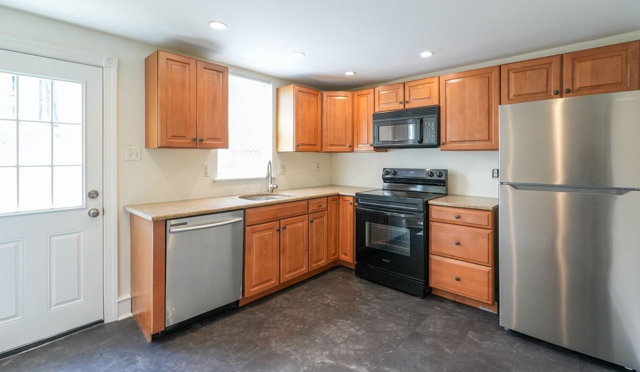 1631 S Clarion St - Photo 6 of 22