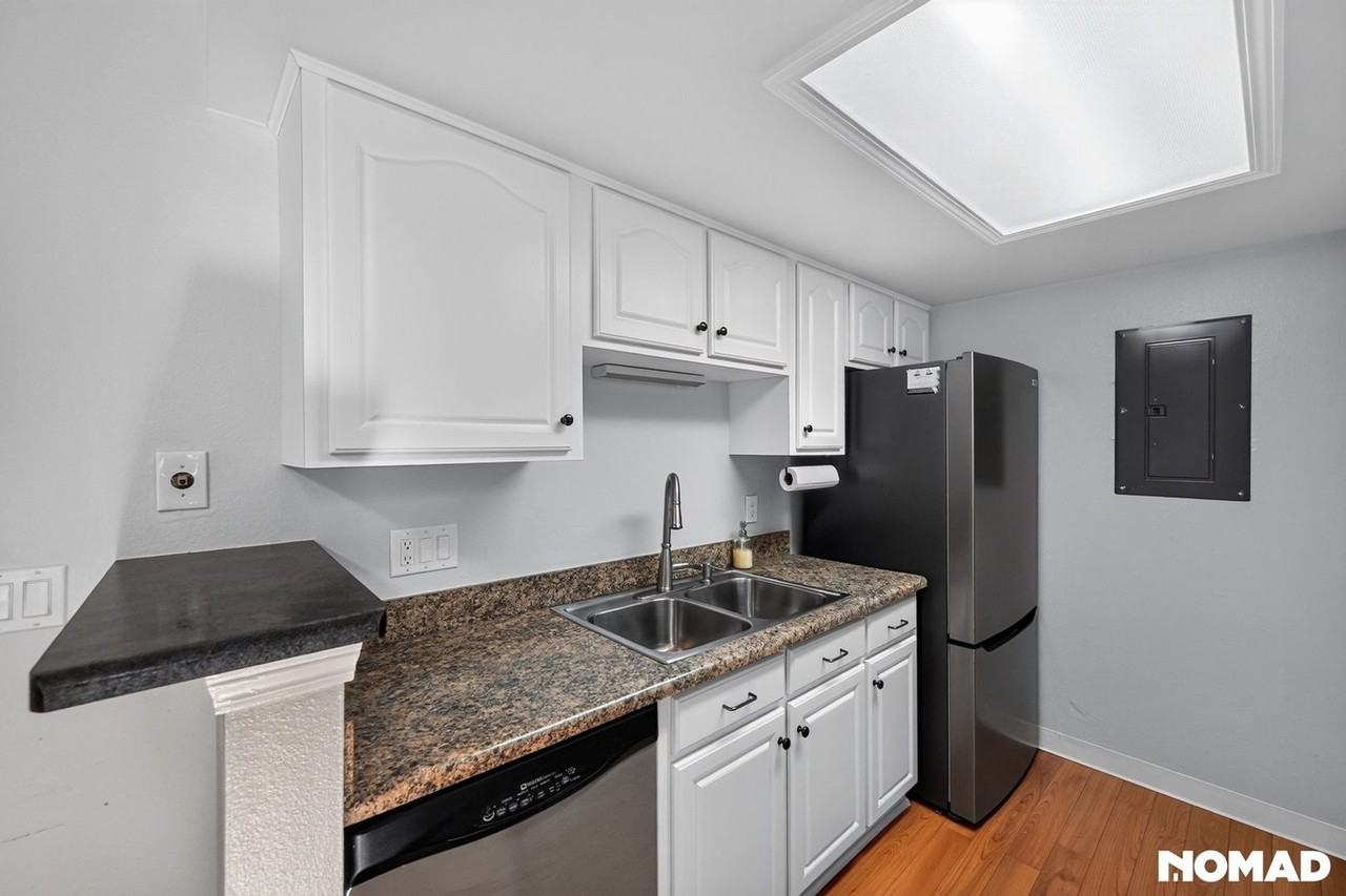 8225 Fairmount Dr - Photo 3 of 31