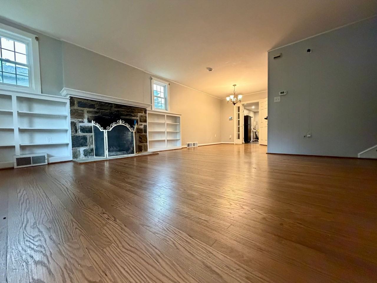 300 Winding Way - Photo 3 of 38