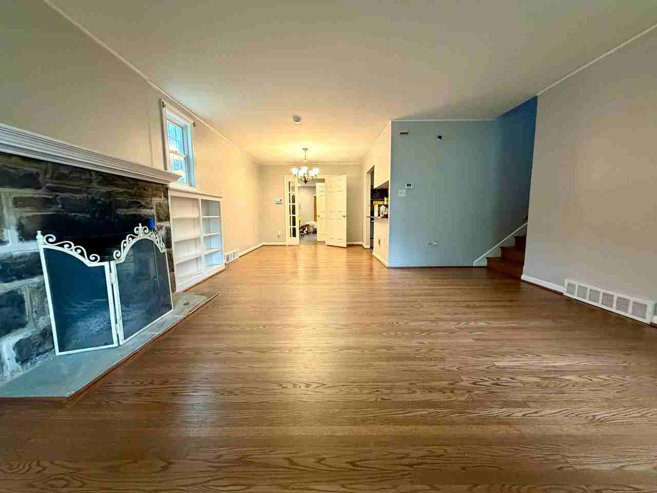 300 Winding Way - Photo 4 of 38