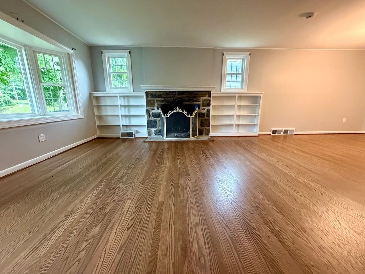 300 Winding Way - Photo 5 of 38