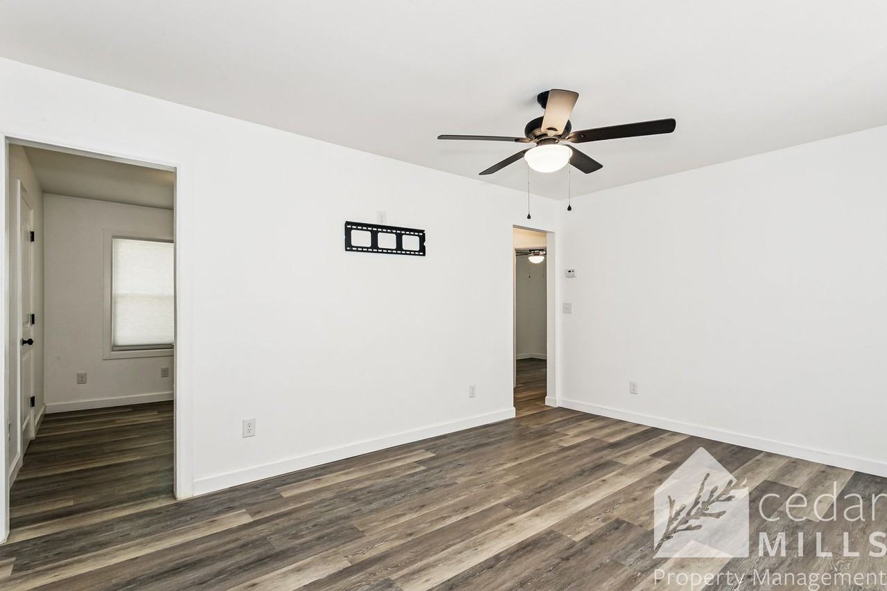 2502 S Mosley St - Photo 2 of 12
