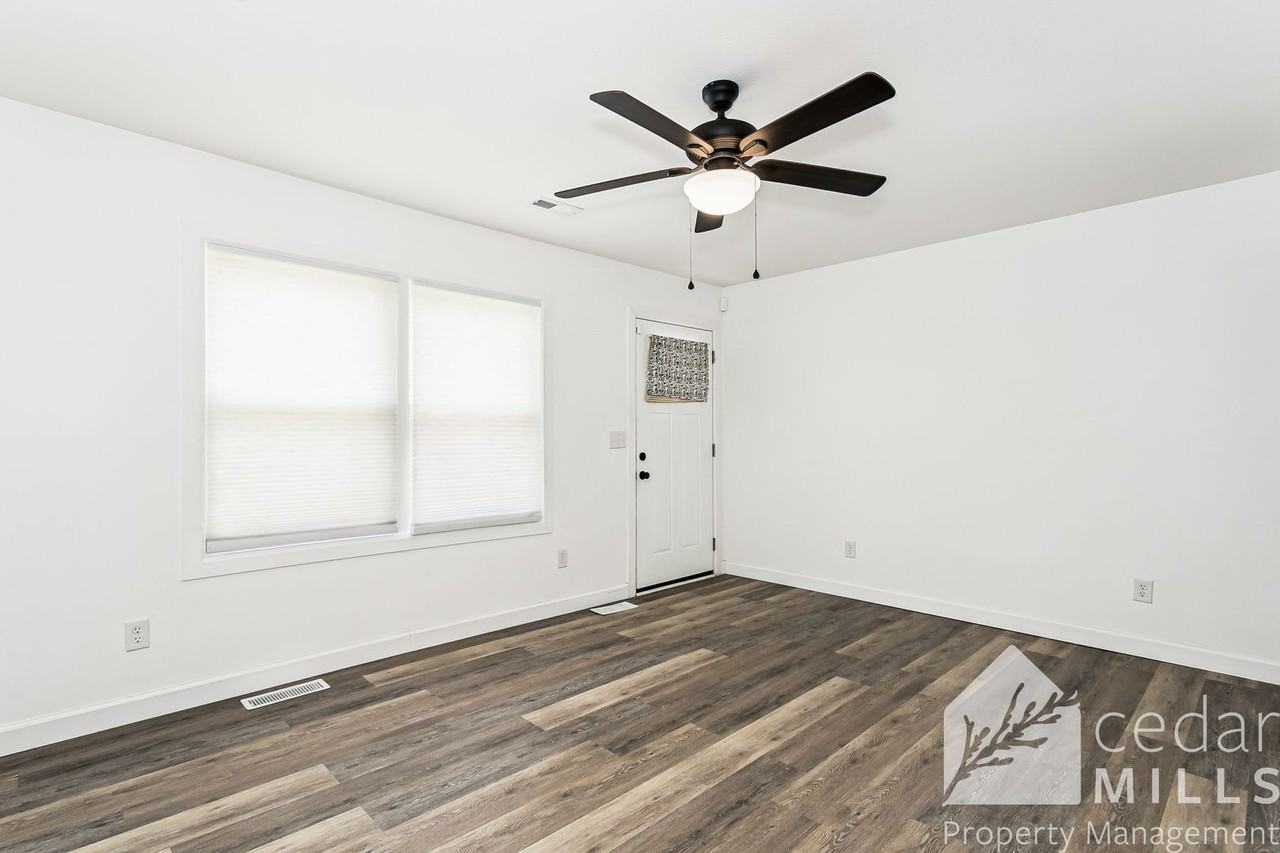 2502 S Mosley St - Photo 3 of 12