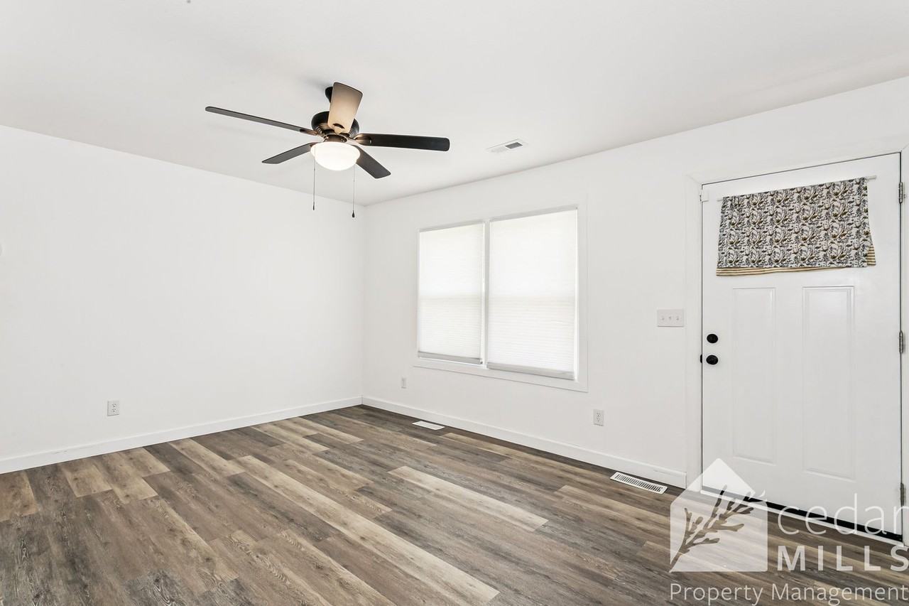 2502 S Mosley St - Photo 4 of 12