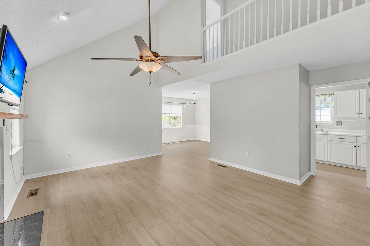 479 Cessna Ave - Photo 6 of 42