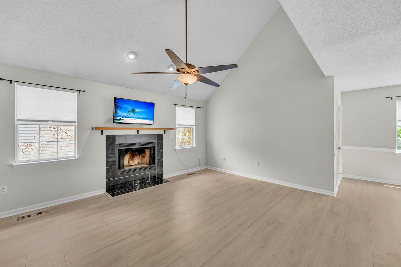479 Cessna Ave - Photo 7 of 42