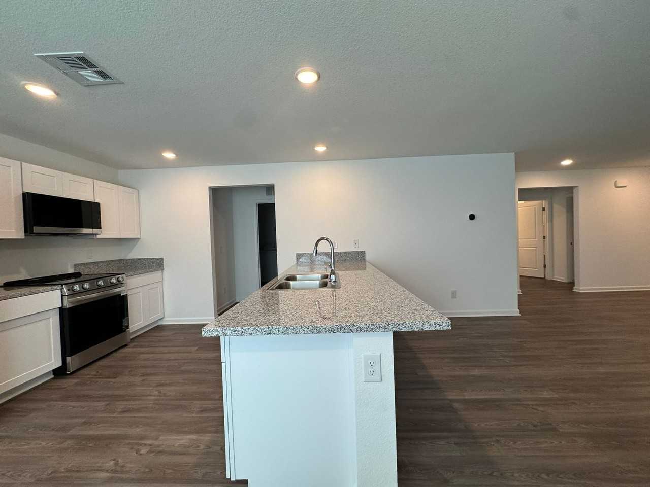 2800 Steamship Dr - Photo 7 of 33