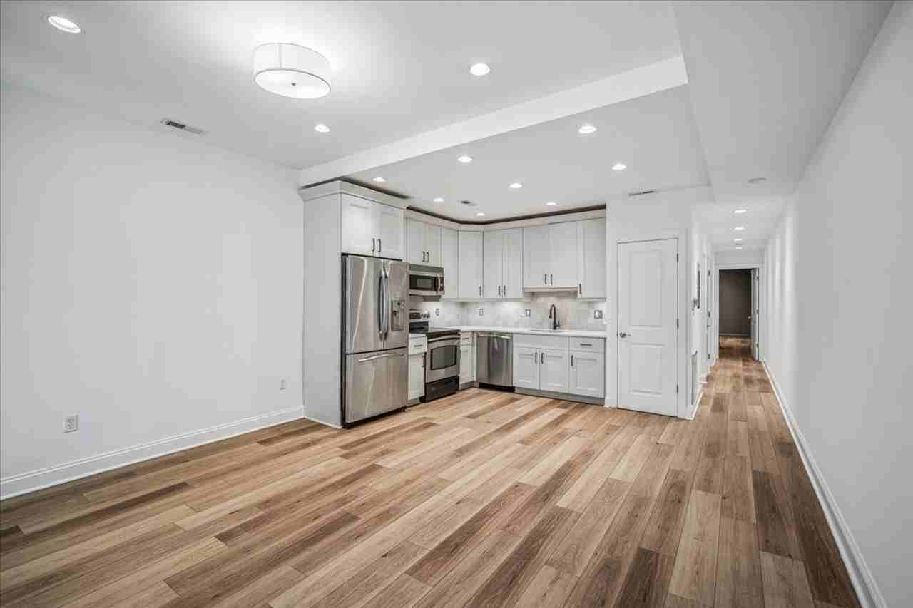 1317 Harvard St Nw #1 - Photo 4 of 22