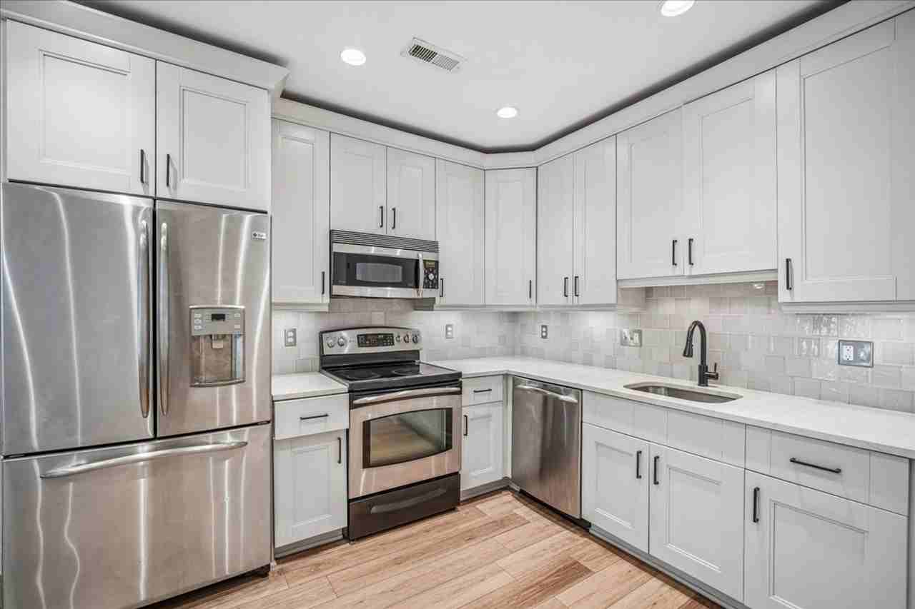 1317 Harvard St Nw #1 - Photo 6 of 22