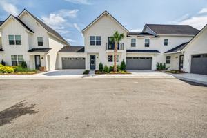 featured image of 405 Oak Hammock Ct