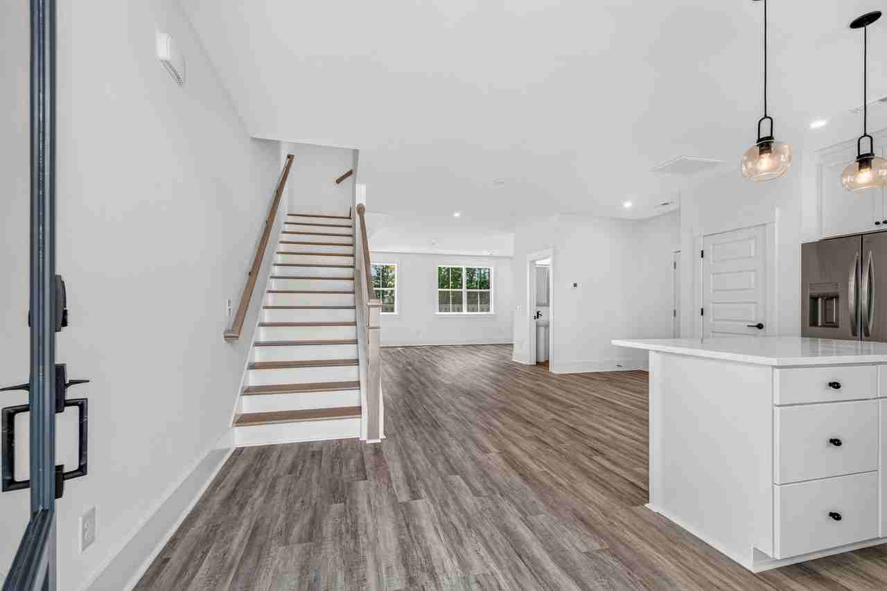 405 Oak Hammock Ct - Photo 5 of 50