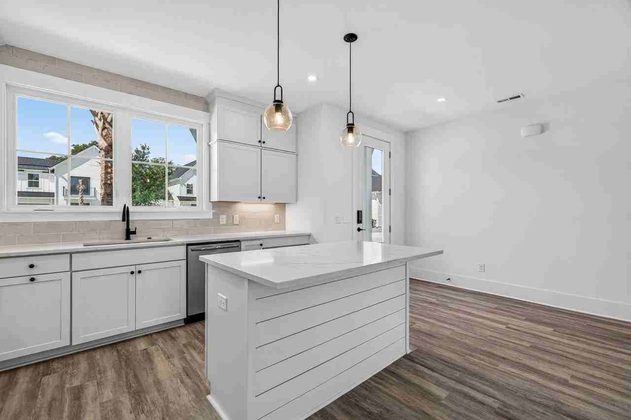 405 Oak Hammock Ct - Photo 7 of 50