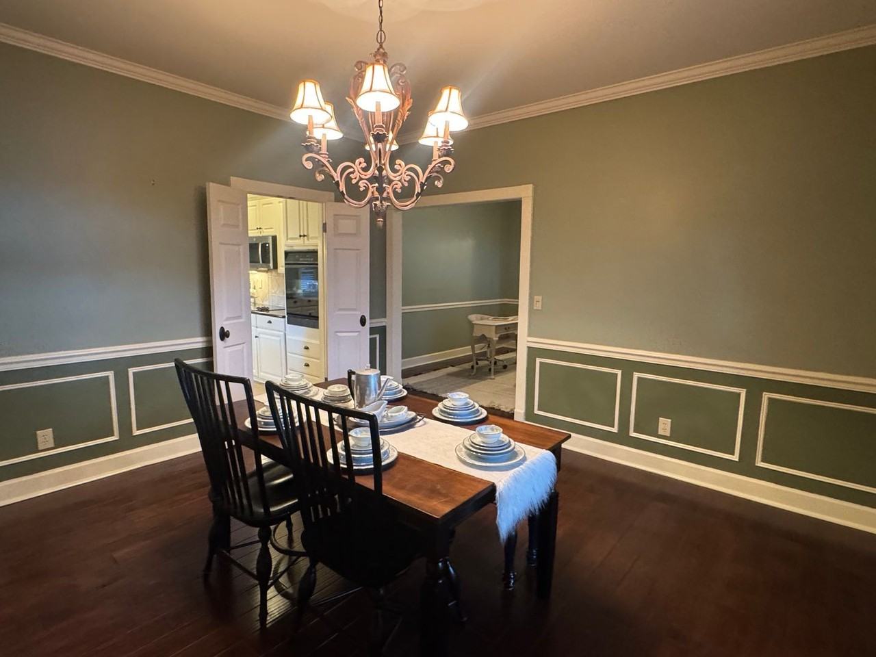 416 Towne Lake Dr - Photo 6 of 38